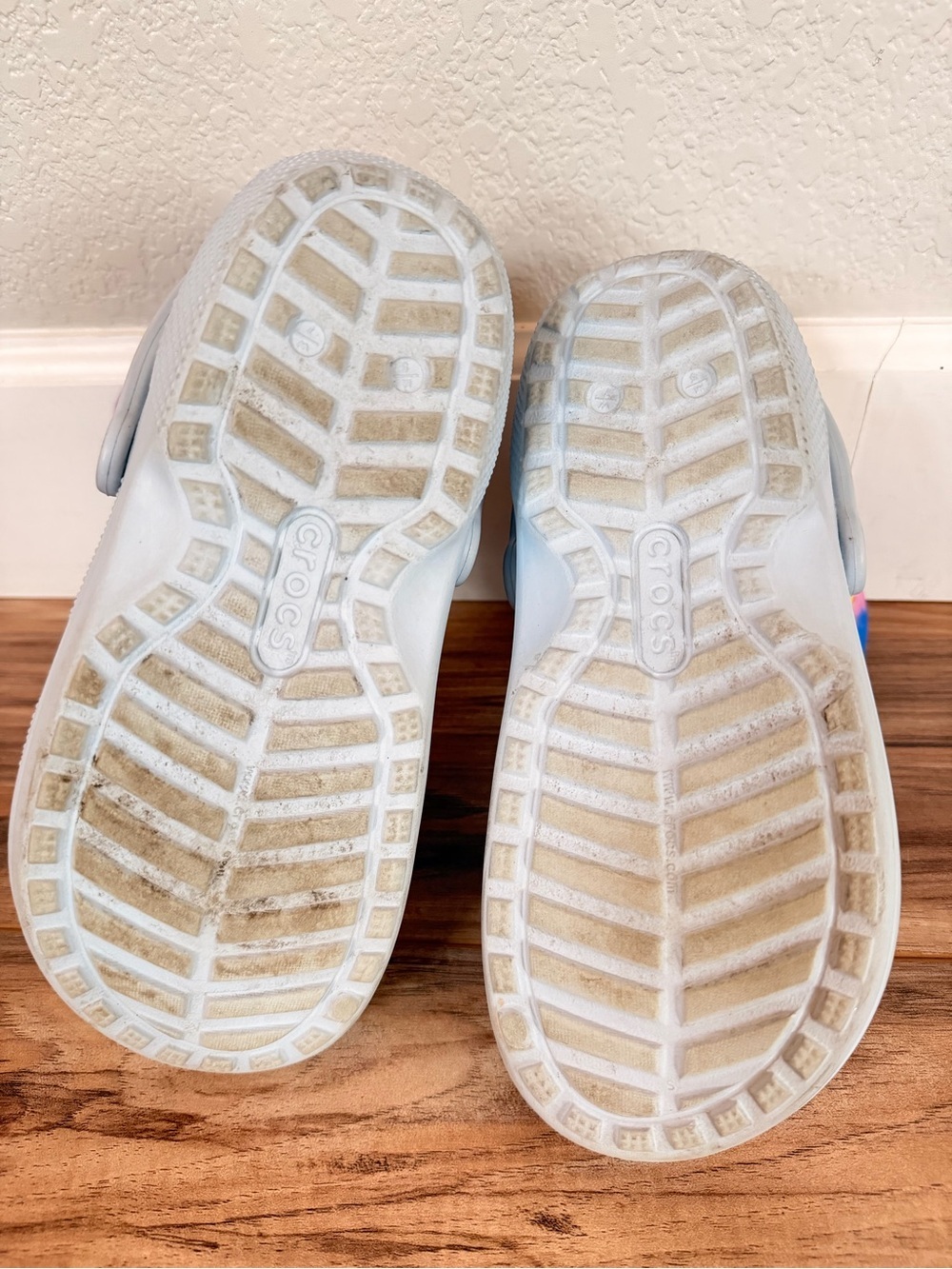 CROCS Classic Tie-Dye Puff Lined Clog Boot Light Blue Croc w/Pink, Blue & Yellow - Picture 7 of 8
